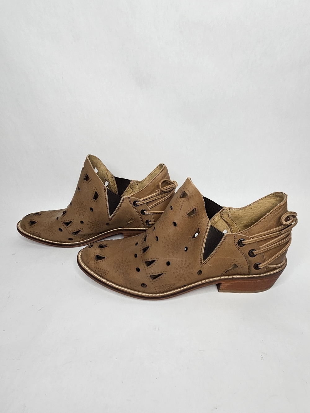Musse & Cloud "Coolise" laser-cut leather ankle booties 10 - Picture 6 of 13